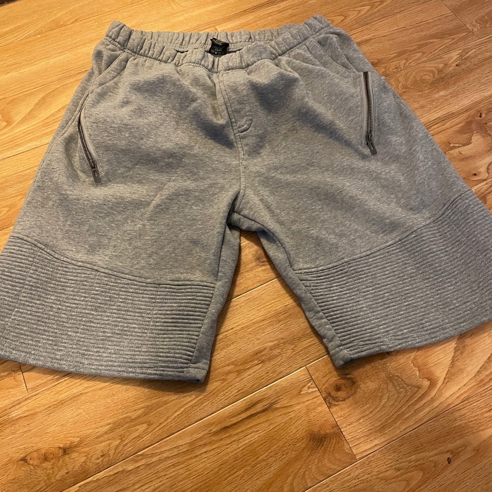 Grey sweatshorts